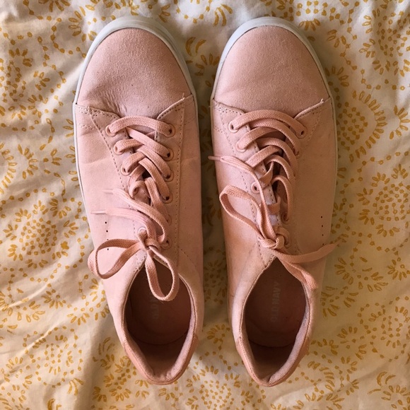 Old Navy sueded classic blush sneakers - Picture 2 of 6